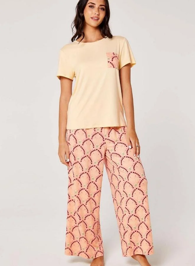 تايك تو طقم تيشيرت بجيب مطبع وبنطال بيجاما مطبع للنساء